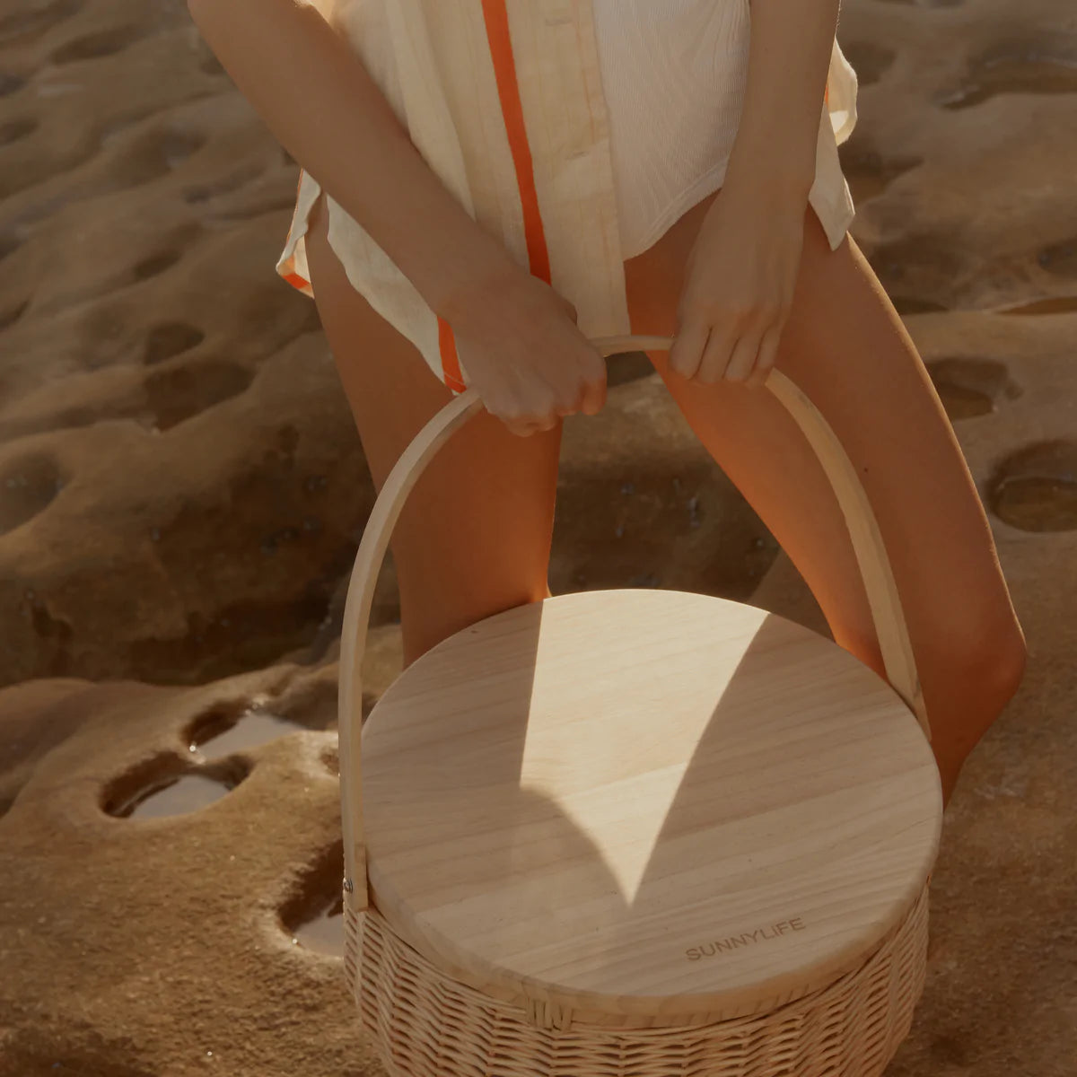 SUNNYLiFE Round Picnic Basket Cooler