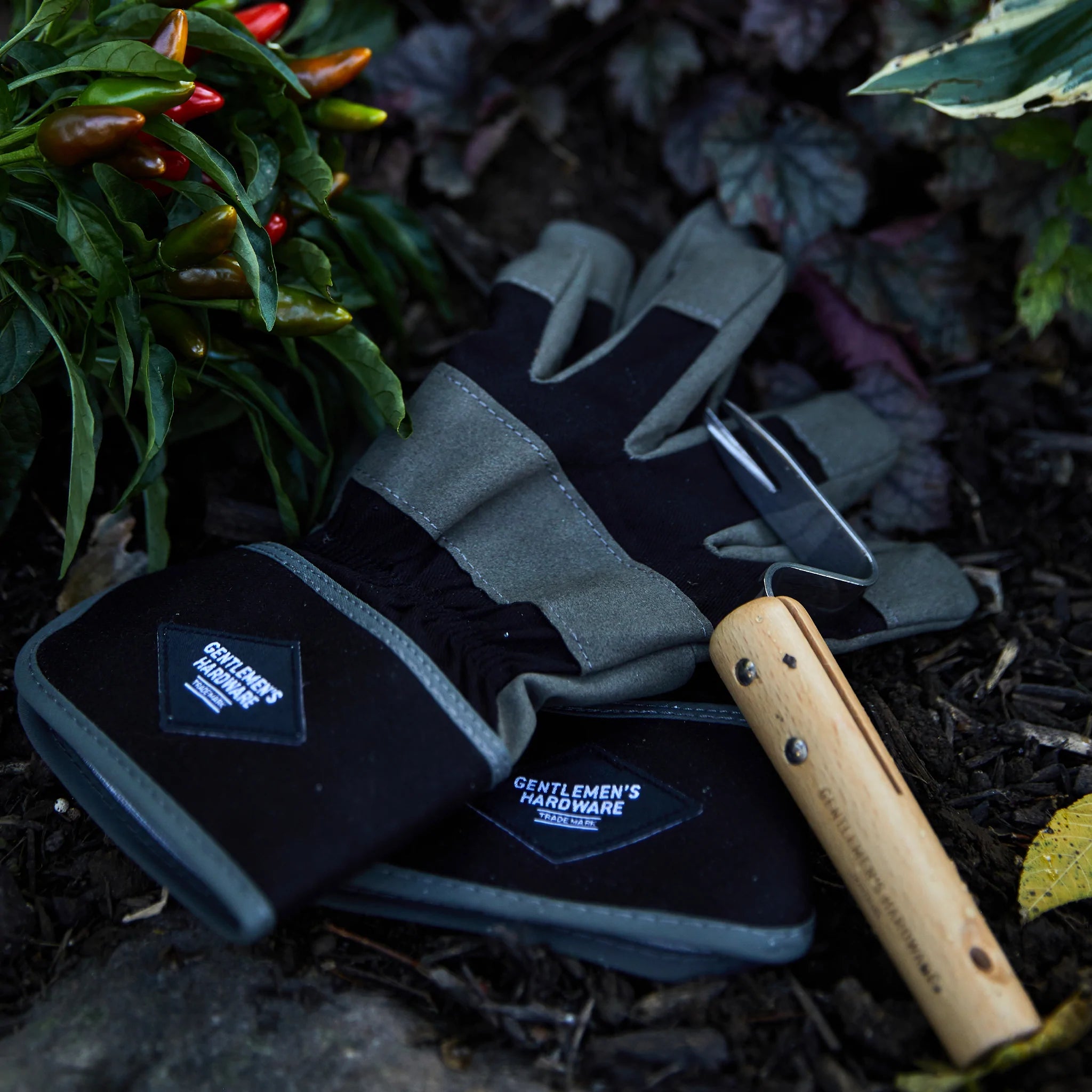 Gentleman's Hardware Garden Gloves and Root Lifter